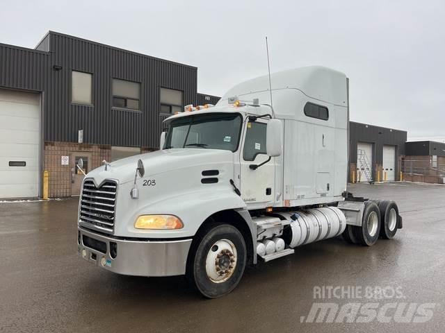 Mack CXU613 Tegljači