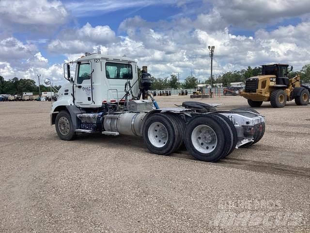 Mack CXU613 Tegljači