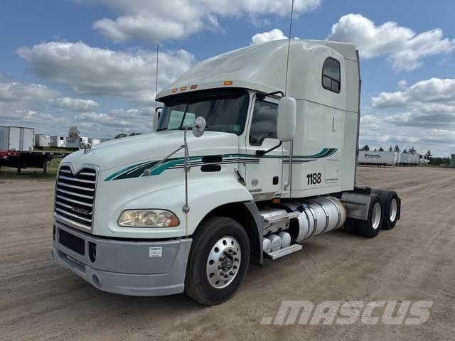 Mack CXU613 Tegljači
