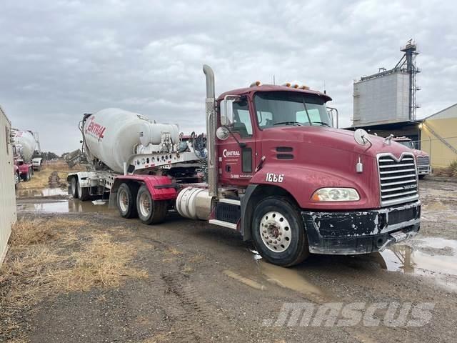 Mack CXU613 Tegljači