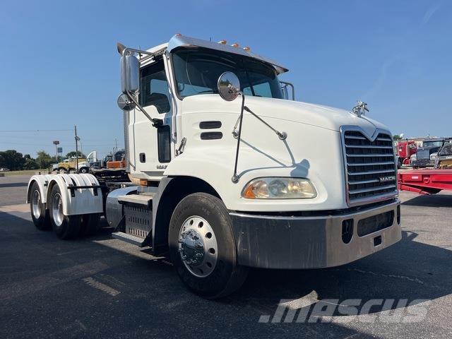 Mack CXU613 Tegljači