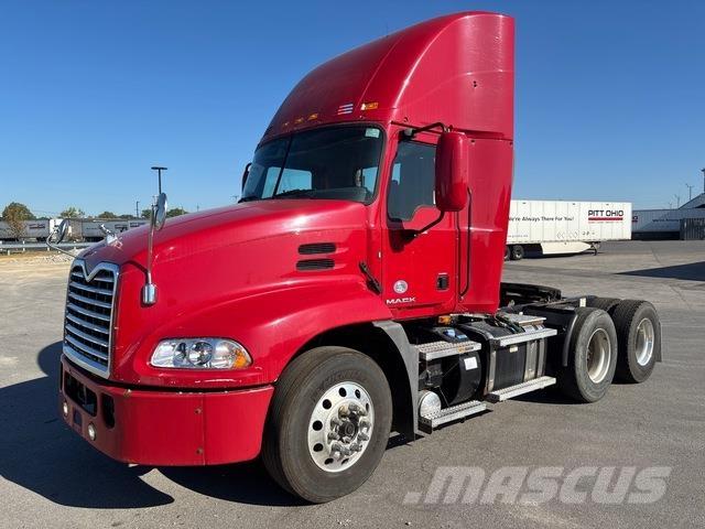 Mack CXU613 Tegljači