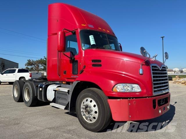 Mack CXU613 Tegljači