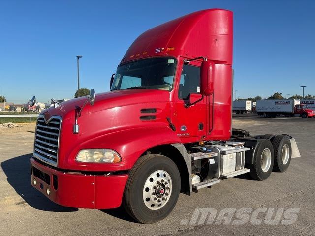 Mack CXU613 Tegljači
