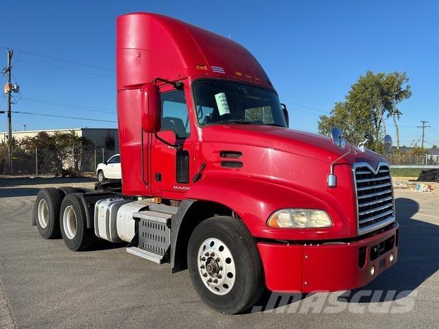 Mack CXU613 Tegljači