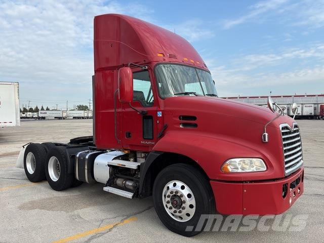 Mack CXU613 Tegljači