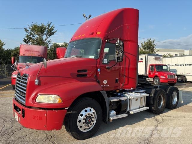 Mack CXU613 Tegljači