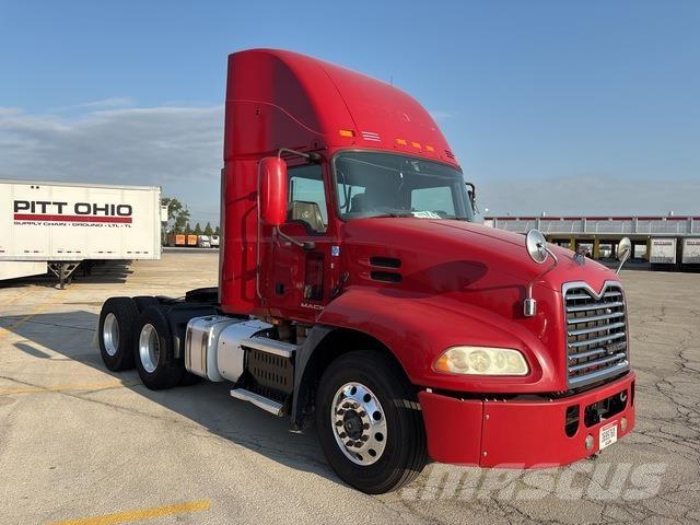 Mack CXU613 Tegljači