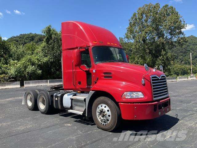 Mack CXU613 Tegljači