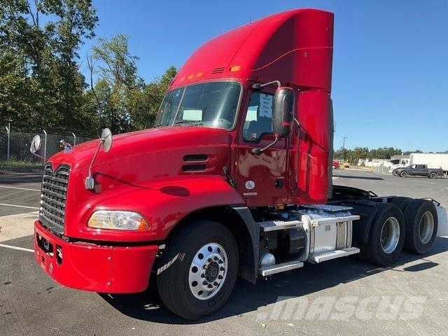 Mack CXU613 Tegljači
