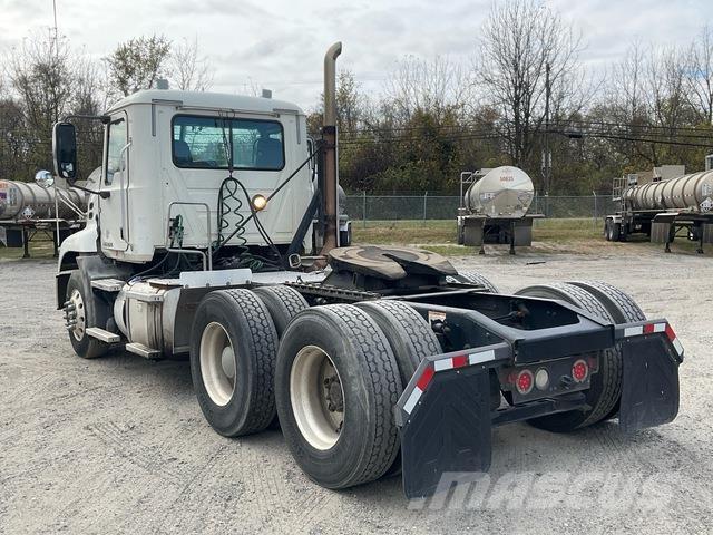 Mack CXU613 Tegljači