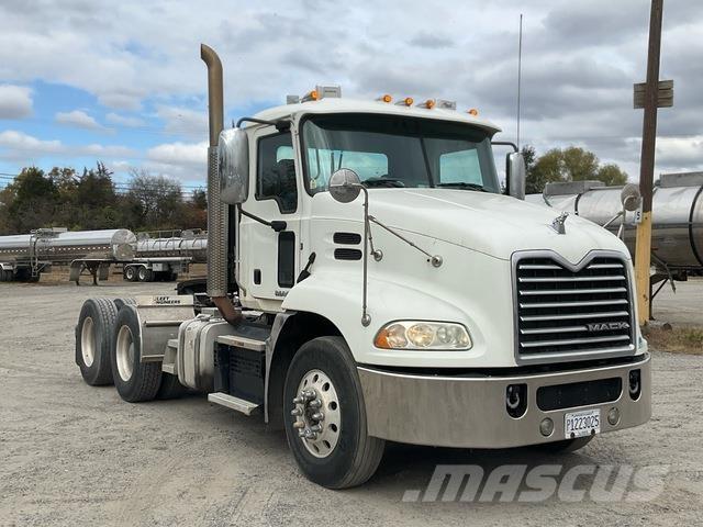 Mack CXU613 Tegljači