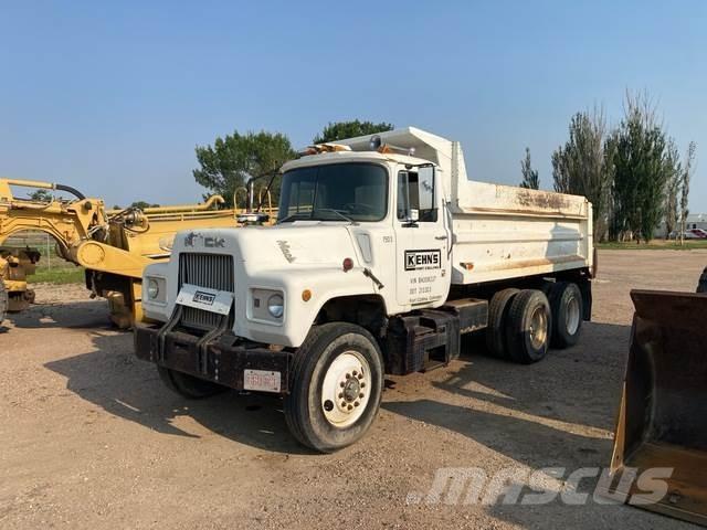 Mack DM686S Kiperi kamioni