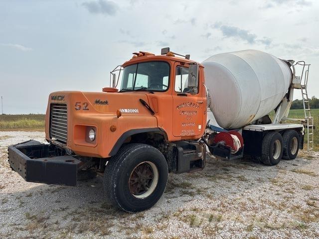 Mack DM690 Kamioni za vodu