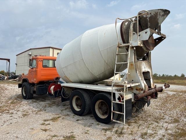Mack DM690 Kamioni za vodu