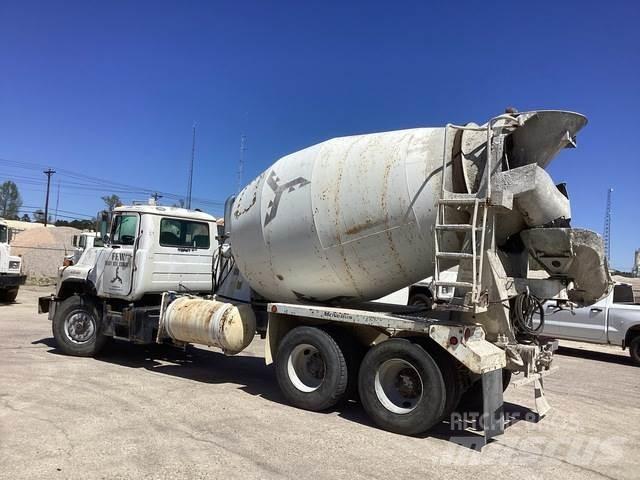 Mack DM690S Ostali kamioni