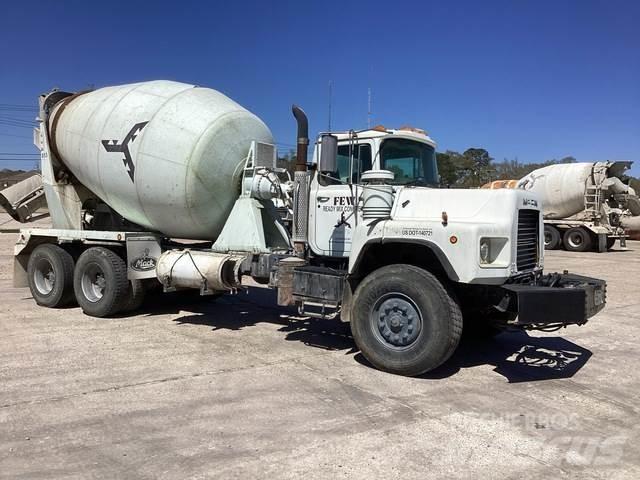 Mack DM690S Ostali kamioni