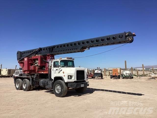 Mack DM690S Polovni mobilni kamioni za bušenje