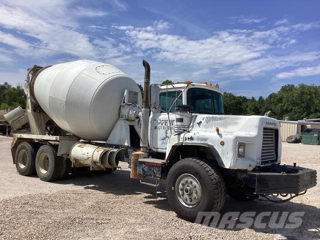 Mack DM690S Ostali kamioni