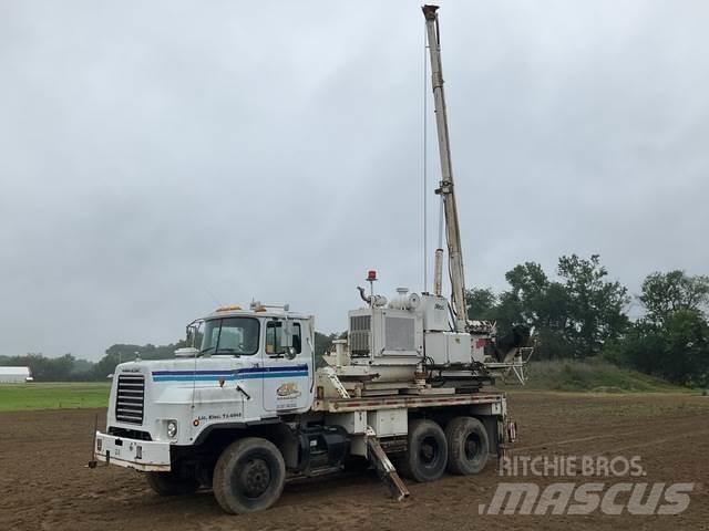 Mack DMM6906S Polovni mobilni kamioni za bušenje