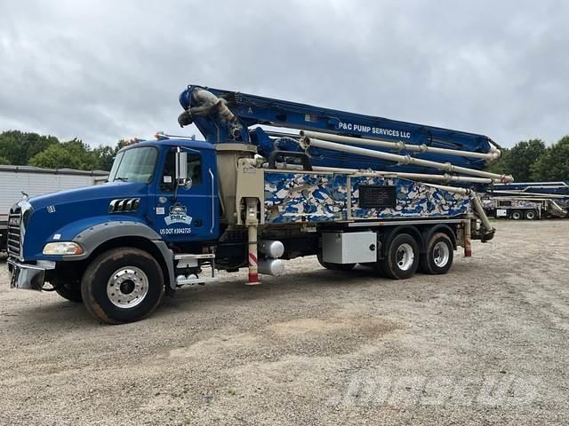 Mack GR64B Kamionske beton pumpe