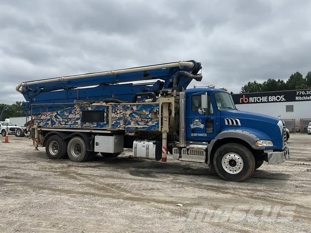 Mack GR64B Kamionske beton pumpe