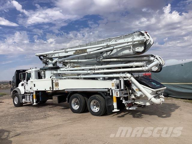 Mack GR64F Kamionske beton pumpe