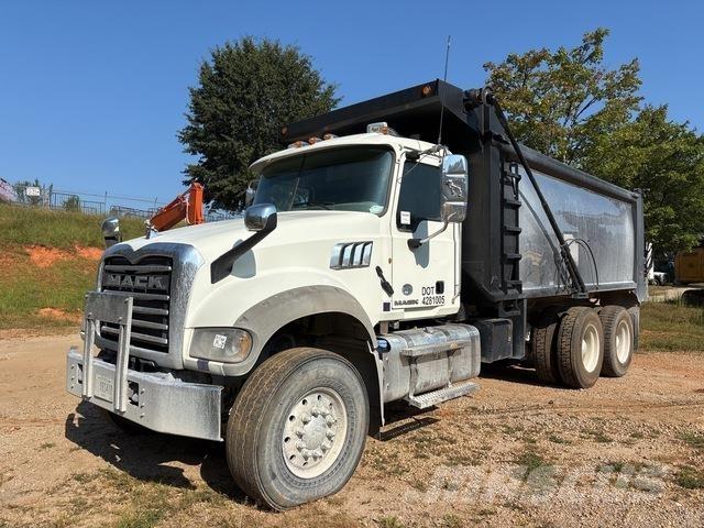 Mack GU713 Kiperi kamioni