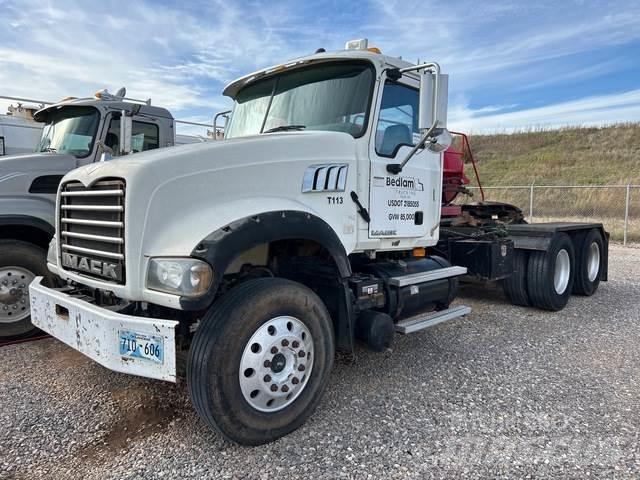 Mack GU713 Tegljači
