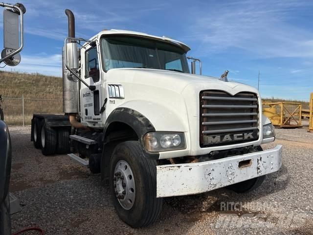 Mack GU713 Tegljači