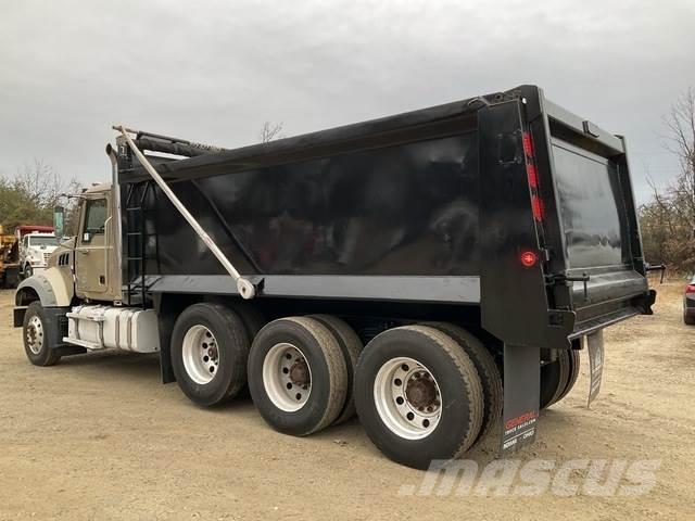 Mack GU713 Kiperi kamioni