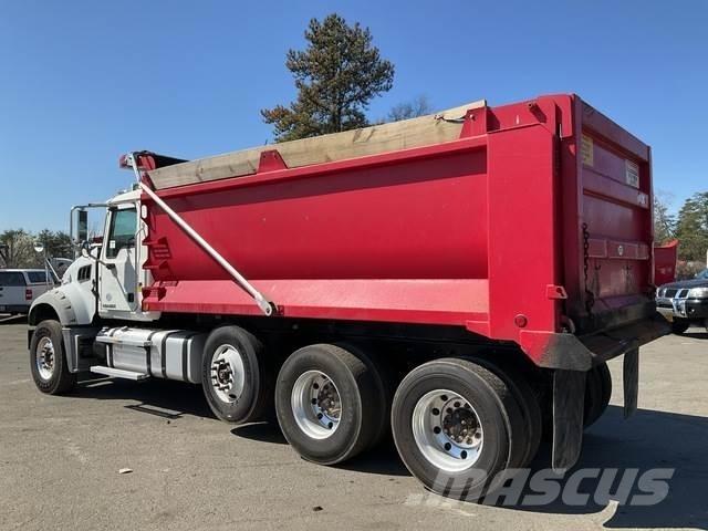 Mack GU713 Kiperi kamioni