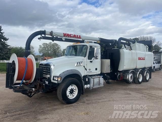 Mack GU713 Bageri guseničari
