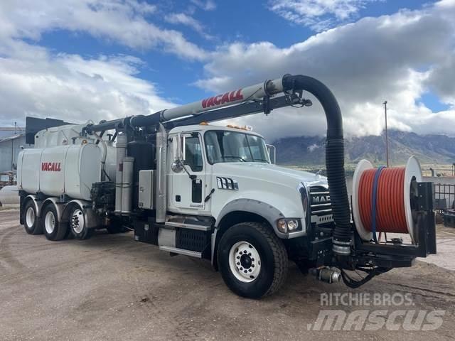 Mack GU713 Bageri guseničari