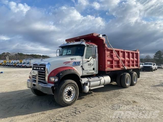 Mack GU713 Kiperi kamioni