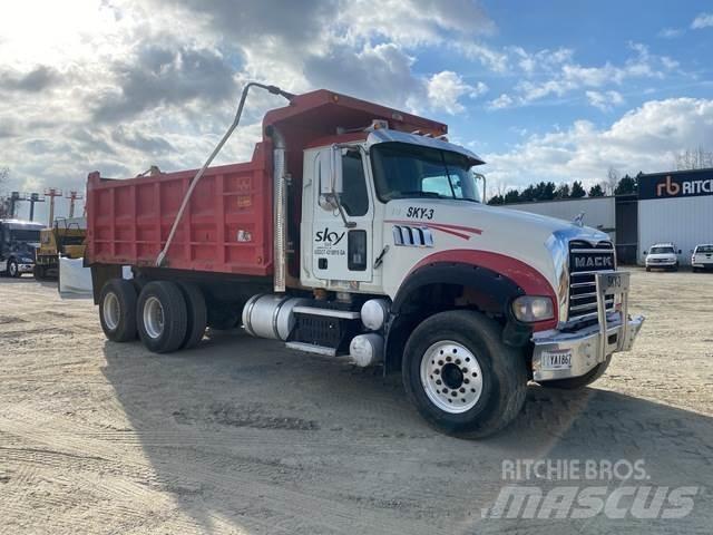 Mack GU713 Kiperi kamioni