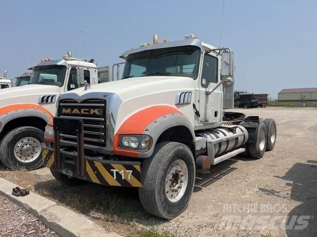 Mack GU713 Tegljači
