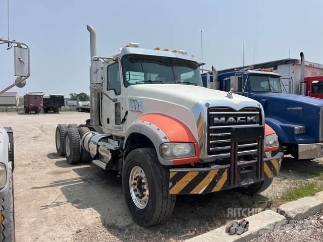 Mack GU713 Tegljači