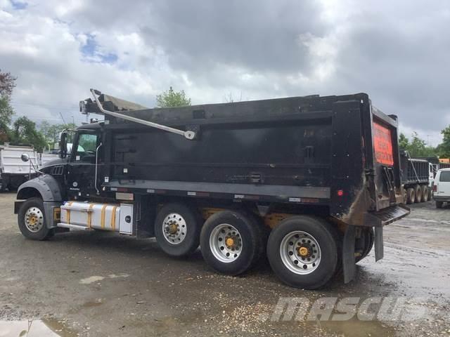 Mack GU713 Kiperi kamioni