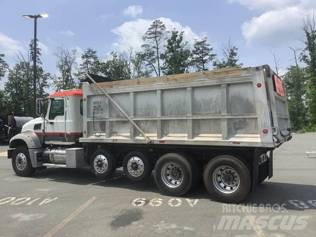Mack GU713 Kiperi kamioni