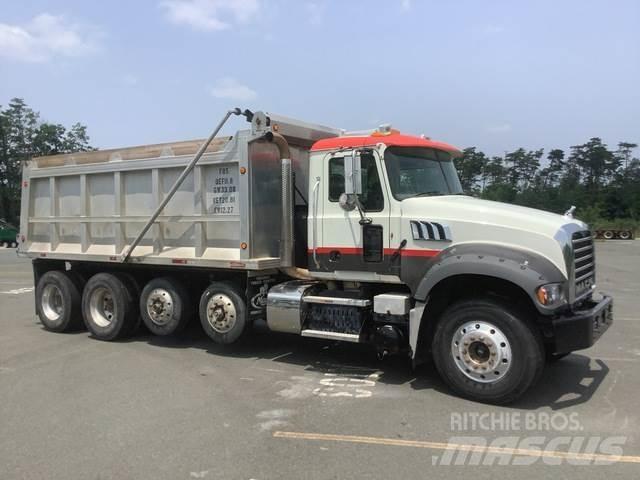 Mack GU713 Kiperi kamioni