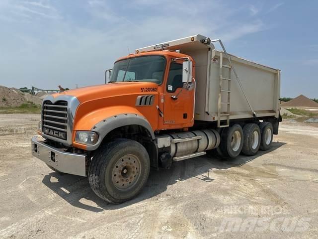 Mack GU713 Kiperi kamioni