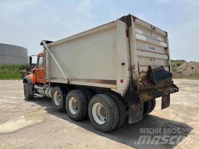 Mack GU713 Kiperi kamioni