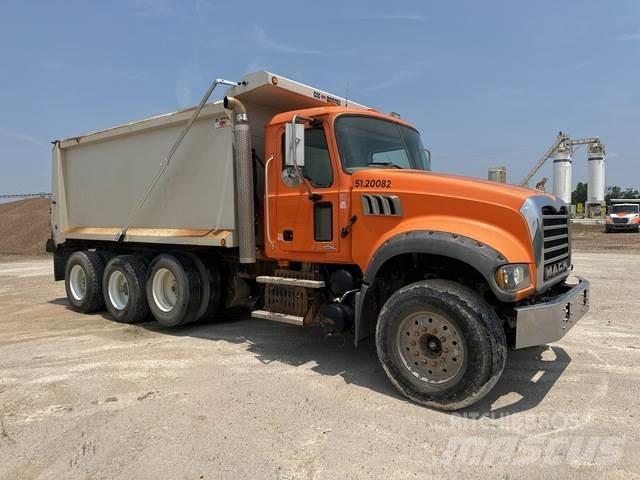 Mack GU713 Kiperi kamioni