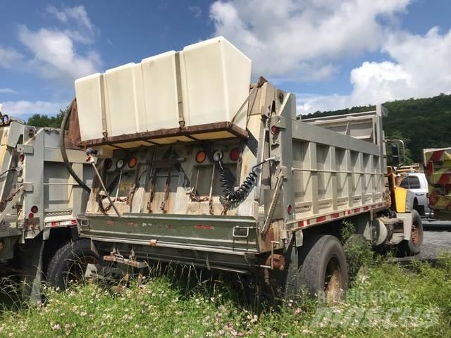 Mack GU713 Snežne daske i plugovi