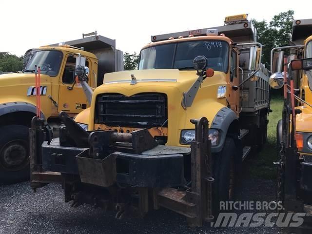 Mack GU713 Kiperi kamioni