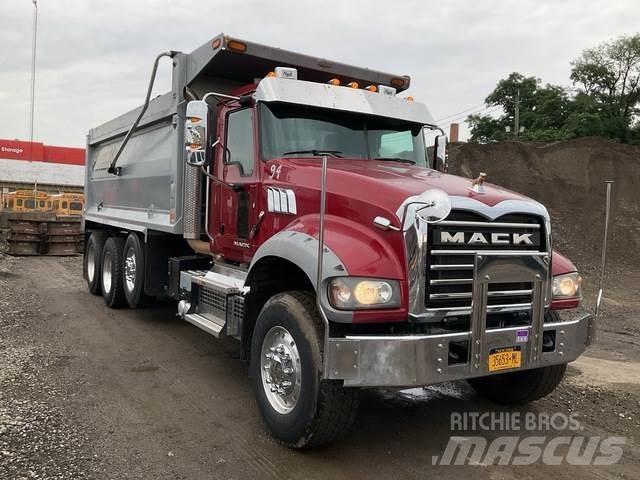 Mack GU713 Kiperi kamioni