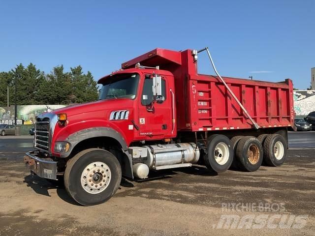 Mack GU713 Kiperi kamioni