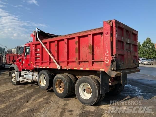 Mack GU713 Kiperi kamioni