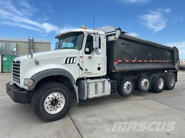 Mack GU713 Kiperi kamioni